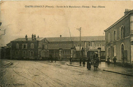 Châtellerault * Entrée De La Manufacture D'armes * Le Pont D'estrée * Usine * Militaires - Chatellerault