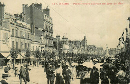 Reims * La Place Drouet D'erlon Un Jour De Fête * Commerces Magasins - Reims