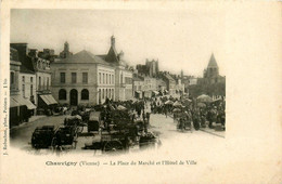 Chauvigny * La Place Du Marché Et L'hôtel De Ville * Foire Marchands * Mairie - Chauvigny