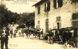 240 - Var -  SIGNES  : PANSAGE DES CHEVAUX D'OFFICIERS  à CHIBRON -  BELLE ANIMATION    à Voyagée - Signes