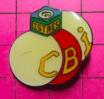 910A Pin's Pins / Beau Et Rare / THEME : SPORTS / ISTRES BILLARD CRAIE BLEUE ET TROIS BOULES - Billard