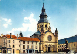 88 - Senones En Salm - L'Eglise Abbatiale Et Place Dom Calmet - Senones