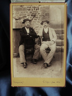 Photo Cabinet G. Dando à Mortain - Deux Hommes, Chapeaux De Paille, Le Horps (Mayenne) En Juin 1894 L558 - Ancianas (antes De 1900)
