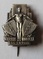 Rare Ancien Insigne Broche 27 Juin 1937 Pré En Pail URM Et FGSPF Fédération Gymnastique Sportive Patronages De France - Gymnastics