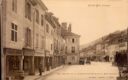 SAINT-DIE   ( VOSGES )    LES ARCADES DE LA RUE JULES-FERRY ET LA RUE THIERS - Saint Die