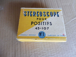 Stéréoscope Anciens Pour Positifs 45-107  N° 1 (la Vision Réelle Par Le Relief) Avec Sa Boite D'origine - Stereoscopi