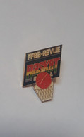 Pin's Média Sport Basket / Magazine FFBB Revue (époxy Base Dorée) Hauteur: 2,8 Cm - Médias