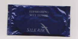 Alt1160 Refreshing Towel SilkAir Airlines Salviette Compagnia Aerea Aerienne Singapore Changi Airport - Geschenke