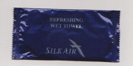 Alt1160 Refreshing Towel SilkAir Airlines Salviette Compagnia Aerea Aerienne Singapore Changi Airport - Regalos