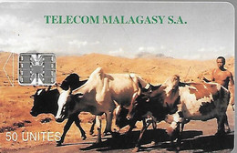 CARTE-PUCE-50U--SC7-MADAGACAR-ZEBUS-V°Au COEUR De La COMPETITION- P N°01689458 Rouge En Bas A Gauche-TBE - Cows