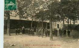 Blois * école Notre Dame Des Aydes * La Cour Des Petits * Groupe D'enfants - Blois