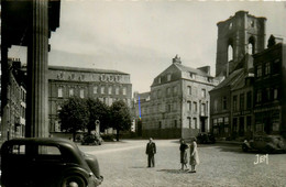 Avesnes Sur Helpe * La Place Guillemin * Automobile Voiture Ancienne * Café Léon - Avesnes Sur Helpe