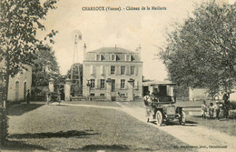 Charroux * Un Coin Du Village , éolienne , Automobile Ancienne Au Château De La Maillerie * Moulin à Vent Molen - Charroux
