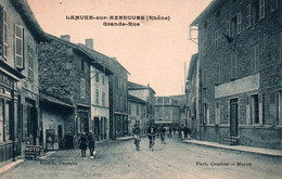 Lamure-sur-Azergues (Rhône) Grande Rue, Gendarmerie - Edition L. Dessalle, Carte Combier Non Circulée - Lamure Sur Azergues