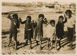 Real Photo Picture  Maori Haka Kids  New Zealand . Enfants Grimaces - Océanie