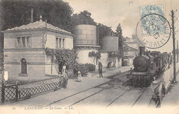 Langeais       37   Intérieur De La Gare  Avec Train    N°   LL  21   (voir Scan) - Langeais