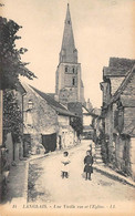 Langeais       37         Une Vieille Rue Et L'église       LL 14     (voir Scan) - Langeais