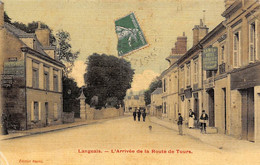 Langeais       37            L'Arrivée De La Route De Tours. Family Hôtel      Colorisée Et Toilée      (voir Scan) - Langeais