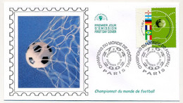 FRANCE - 2 Env FDC Soie - Champions Du Monde De Football - 27/04/2002 PARIS - 2000-2009