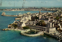 Dep 29 , Cpm ROSCOFF , V.815 , L'Eglise De Kroaz-Baz Et La Station..  (Timbre ; Chateau Fort De BONAGUIL , 1976 )(29817) - Roscoff