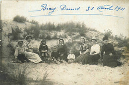 Bray Dunes * Carte Photo * Famille Groupe Sur La Plage * 1911 - Bray-Dunes