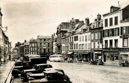 Avesnes Sur Helpe * La Place Du Général Leclerc * Commerces Magasins * Autobus Bus - Avesnes Sur Helpe