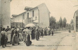 VAL D'OISE  PERSAN  Rentrée De L'usine De Soie - Persan