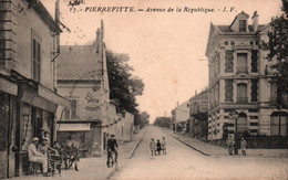 Pierrefitte-sur-Seine (93) Avenue De La République - Belle Animation Devant Le Café - Carte J.F. N° 17 - Pierrefitte Sur Seine