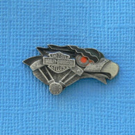 1 PIN'S //  ** TÊTE D'AIGLE / MOTOR / HARLEY-DAVIDSON / CYCLES® ** . (HD 12 Motor Harley-Davidson Cie Official Licensed) - Motos