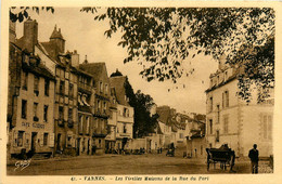 Vannes * La Rue Du Port Et Les Vieilles Maisons * Café CLOEREC - Vannes