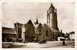 Batz Sur Mer * La Place De L'église , Côté Nord * Automobile Voiture Ancienne - Batz-sur-Mer (Bourg De B.)