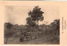 GUINÉ BISSAU - Village Indigéne - Guinea-Bissau