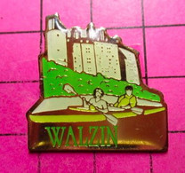 811H Pin's Pins / Beau Et Rare / THEME : SPORTS / CANOE KAYAK WALZIN RIVIERE CHATEAU - Kanu