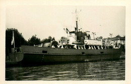 HMS CURZON N°1017 Dragueur * Carte Photo * Bateau Cargo Paquebot Commerce Marine Marchande ? Compagnie - Comercio