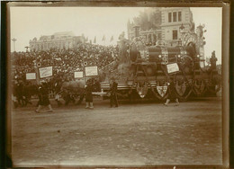 110921 PHOTO BELGIQUE BRUXELLES 1905 75 Anniversaire Independance Defile Fete Militaria CHAR CHEMINS DE FER TRAIN LOCO - Feesten En Evenementen