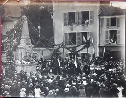 63 AIGUEPERSE INAUGURATION DU MONUMENT AUX MORTS  AOUT 1923 GRANDE ANIMATION TRES RARE UN PLI AU MILIEU - Aigueperse