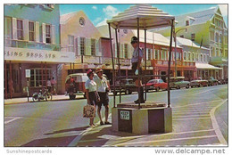 Bermuda Hamilton Policeman At Heyl's Corner Front Street 1967 - Bermuda