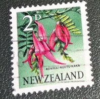 Nieuw-Zeeland - 1960 - Gebruikt  - Used - Frankeerzegel - Kowhai Ngutu Kaka - 2d - Usados