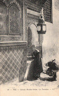 Delcampe - FEZ (Maroc) à Petit Prix - Zaouïa Moulay-Idriss - La Fontaine  - Animée - Cpa Vierge - Parfait état - Fez