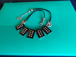 COLLIER VINTAGE CREATEUR H. DUBIN /FERMOIR DE QUALITE  / NOIR ET ARGENT / LONGUEUR 46 A 50cm / BON ETAT - Halsketten