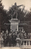 CARTE PHOTO GRAVELOTTE 1910 GROUPE De VETERANS De 1870 Devant Le 8. JÄGERDENKMAL (FOND DES GENIVAUX) - Andere Gemeenten