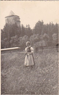 AK Frau In Tracht Im Grünen - Dirndl - Ca. 1930 (57493) - Personen