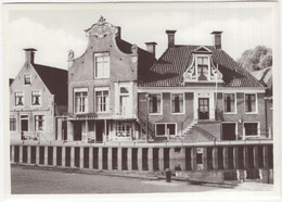 Lemmer, Oude Gevel - (Friesland, Nederland) - 'Brood Koek Beschuit En Banket', 'Brandstoffen' - Lemmer