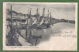 CPA  Dos Précurseur Vue Rare - CALVADOS - TROUVILLE Sur MER - PERSPECTIVE DU QUAI JOINVILLE - Animation, Voiliers à Quai - Trouville