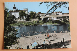 Caltelmoron Sur Lot - La Plge Et L'hotel De Ville - Castelmoron