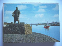 Nederland Holland Pays Bas IJmuiden Met Standbeeld Aan Het Water - IJmuiden