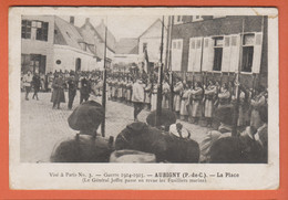 D62 - AUBIGNY - LA PLACE - LE GÉNÉRAL JOFFRE PASSE EN REVUE LES FUSILLIERS MARINS - GUERRE 1914-1915-Nombreux Militaires - Aubigny En Artois