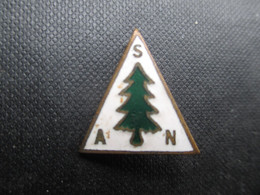 PIN'S - BROCHE (V2107) SAPIN (2 Vues) ASN ? SAN ? SNA ? - Natale