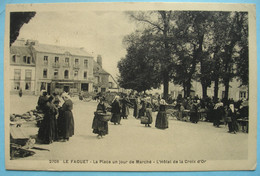 CPA 56 LE FAOUET - La Place Jour De Marché - Hôtel De La Croix D'Or - Villard 2709 - Réf. J 46 - Faouët