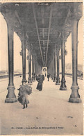 PARIS-SOUS LE PONT DE METROPOLITAIN A PASSY - Stations, Underground